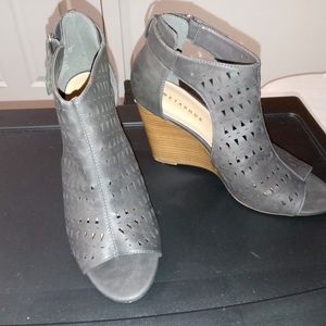 Metaphor sandal wedges